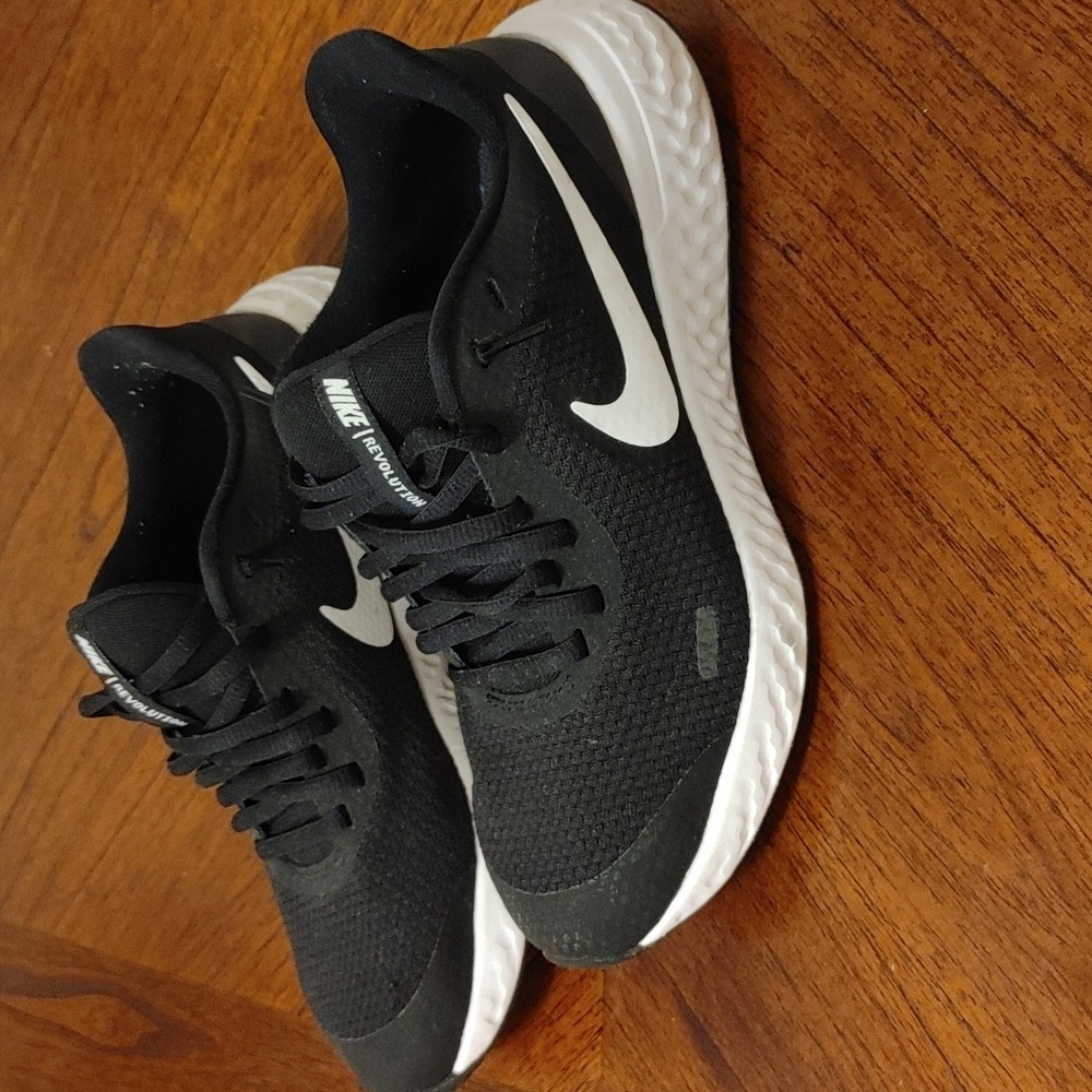 Women's black Nike Revolution